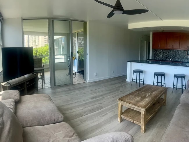 2600 Pualani Way, Unit 301 in Honolulu, HI - Building Photo - Building Photo