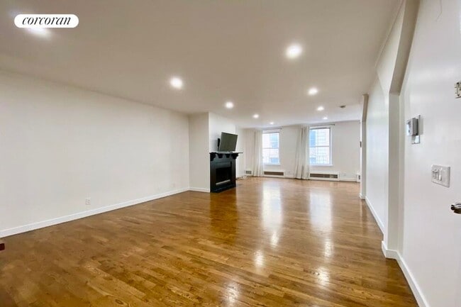 59 Grand St in New York, NY - Building Photo - Building Photo