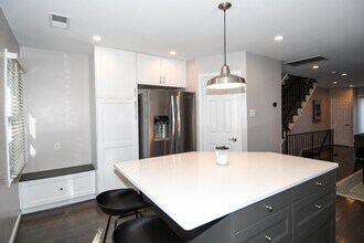 4427 1/2 MacArthur Blvd NW, Unit B in Washington, DC - Building Photo - Building Photo