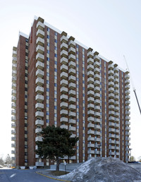 Alta Vista Towers Apartments in Ottawa, ON - Building Photo - Building Photo