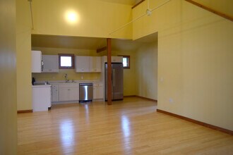 36 School St, Unit 1 in Johnson, VT - Building Photo - Building Photo