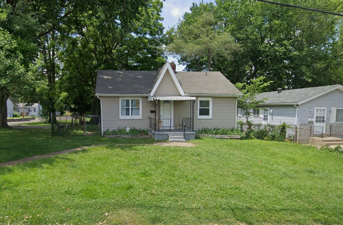 6105 Jefferson Ave in Berkeley, MO - Building Photo