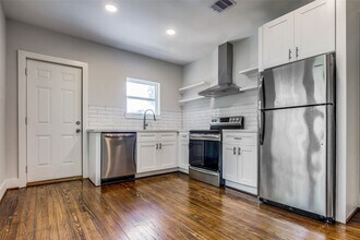 2221 Rosewood St in Houston, TX - Building Photo - Building Photo