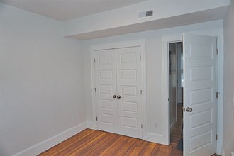 17 Ashland St in Somerville, MA - Foto de edificio - Building Photo
