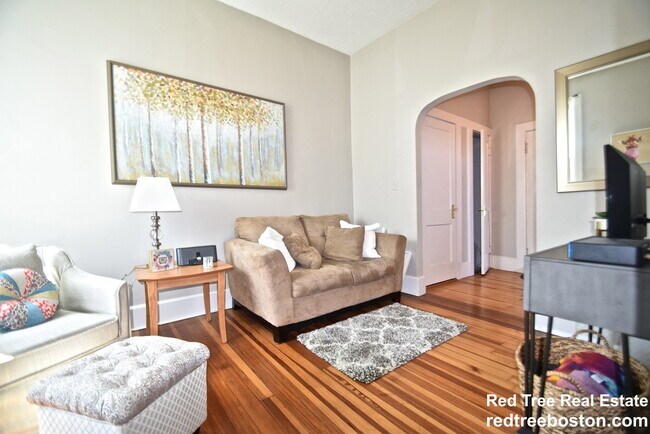 554 E 4th St, Unit 3 in Boston, MA - Building Photo - Building Photo