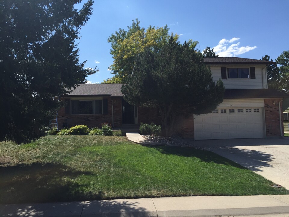 13265 Rigel Drive in Lone Tree, CO - Foto de edificio