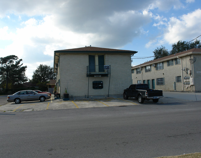 Carrollton Apartments in Metairie, LA - Building Photo - Building Photo