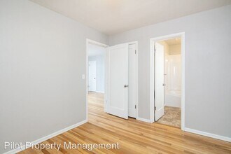 717 3rd Ave N in Seattle, WA - Building Photo - Building Photo