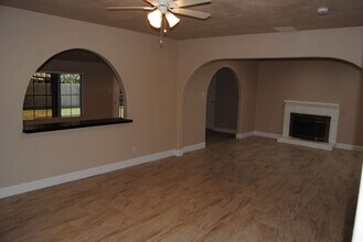 8817 Butternut Ave in Bakersfield, CA - Building Photo - Building Photo