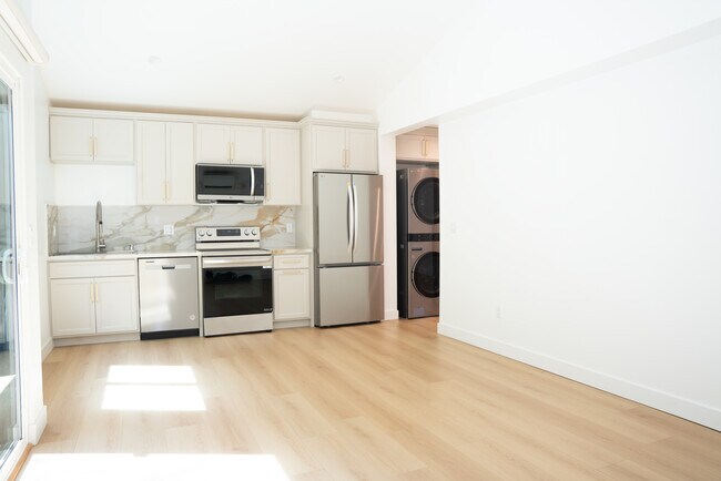 3097 Manning Ave, Unit 3103