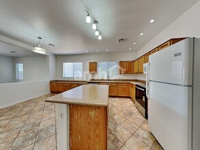 8211 W Forest Grove Ave in Phoenix, AZ - Building Photo - Building Photo