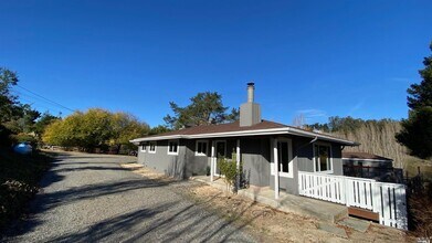 3005 Blucher Valley Rd in Sebastopol, CA - Building Photo - Building Photo