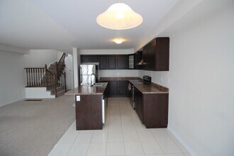 8287 Tulip Tree Dr in Niagara Falls, ON - Building Photo - Building Photo