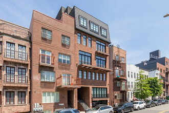 153 Lorimer St in Brooklyn, NY - Foto de edificio - Building Photo