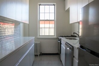 1 Ash Pl in Great Neck, NY - Building Photo - Building Photo