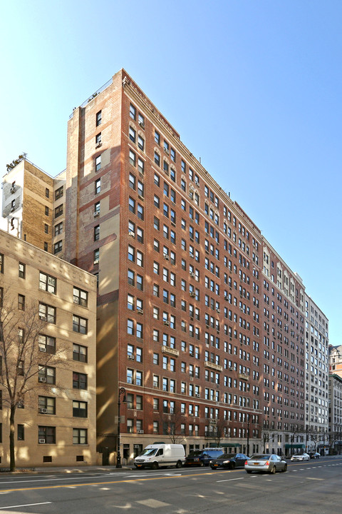 310 W 72nd St in New York, NY - Building Photo