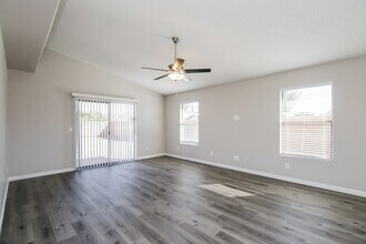 4550 E Harmony Ave in Mesa, AZ - Building Photo - Building Photo