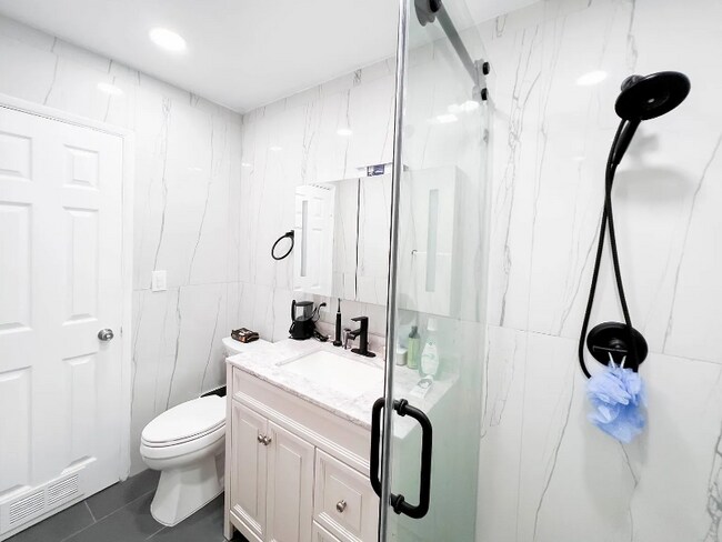 5140 NE 3rd Ave, Unit Unit 2 in Fort Lauderdale, FL - Foto de edificio - Building Photo