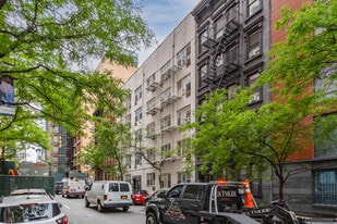 450 W 58th St in New York, NY - Building Photo