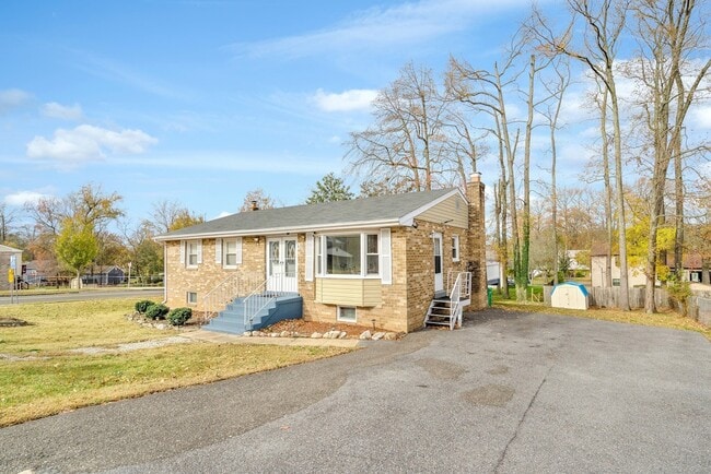 900 E Tantallon Dr in Fort Washington, MD - Foto de edificio - Building Photo