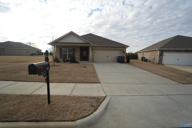 204 Joan Cir in Harvest, AL - Building Photo - Building Photo