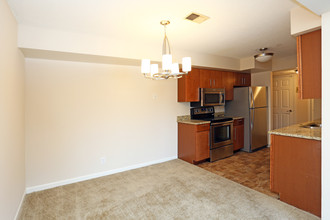 Jackson Square Apartments in Omaha, NE - Building Photo - Interior Photo