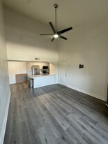 2938 N 61st Pl, Unit 217 in Scottsdale, AZ - Building Photo - Building Photo