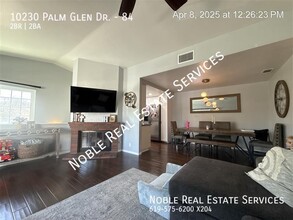 10230 Palm Glen Dr in Santee, CA - Foto de edificio - Building Photo