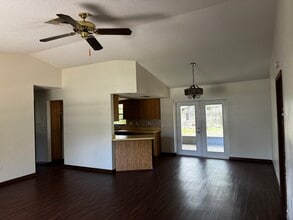 1065 Altoona Ave in Spring Hill, FL - Building Photo - Building Photo