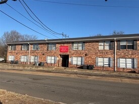 60 W Washington St in Paris, TX - Building Photo