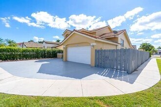 14358 SW 90th St in Miami, FL - Building Photo - Building Photo