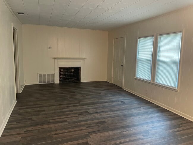 209 E Howard St in Glennville, GA - Foto de edificio - Building Photo