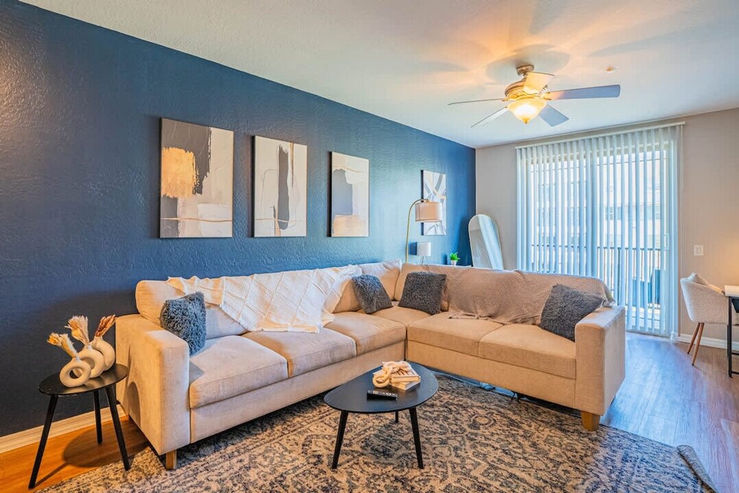 1275 E University Dr in Tempe, AZ - Foto de edificio