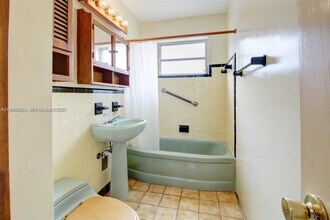 10250 Caribbean Blvd in Cutler Bay, FL - Building Photo - Building Photo