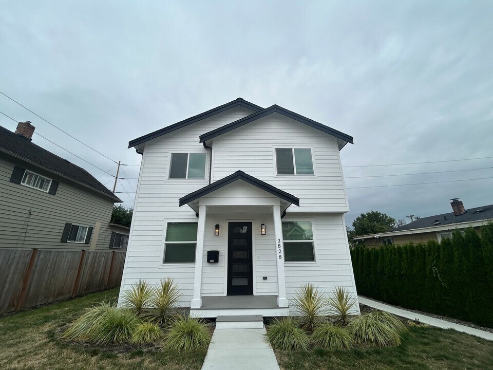 3828 S Cushman Ave in Tacoma, WA - Building Photo