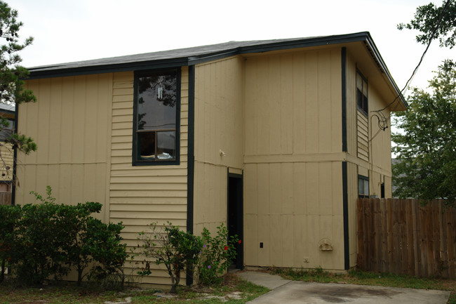 96 Josie Rd in Mary Esther, FL - Building Photo - Building Photo