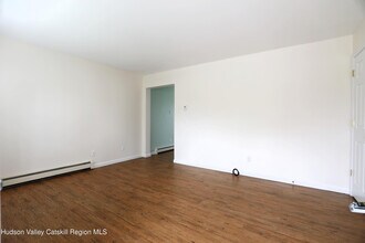 87 Delaware St in Glasco, NY - Building Photo - Building Photo