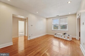 6655 McCallum St in Philadelphia, PA - Building Photo - Building Photo