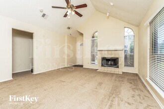 2021 Greenview Dr in Carrollton, TX - Building Photo - Building Photo