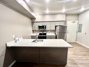 2330 Yakima Ct, Unit C103 in Tacoma, WA - Building Photo - Building Photo