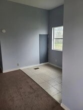 221 16th St in Hempstead, TX - Building Photo - Building Photo