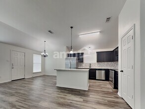 1325 Rosedale Springs Ln in Fort Worth, TX - Building Photo - Building Photo