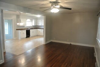 455 S Taylor Ave in Zionsville, IN - Foto de edificio - Building Photo