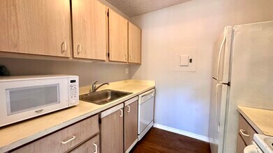 1089 Benoist Farms Rd, Unit 201 in West Palm Beach, FL - Building Photo - Building Photo