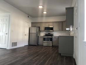 Courtside Apartments in Orem, UT - Building Photo - Building Photo