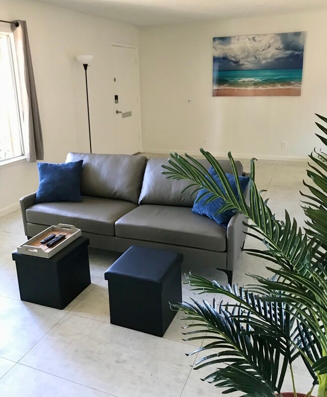 10325 Elk River Ct in Fountain Valley, CA - Building Photo - Building Photo