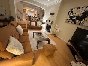 4106 W Kling St in Burbank, CA - Building Photo - Building Photo