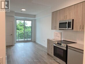 385 Arctic Red Dr in Oshawa, ON - Building Photo - Building Photo