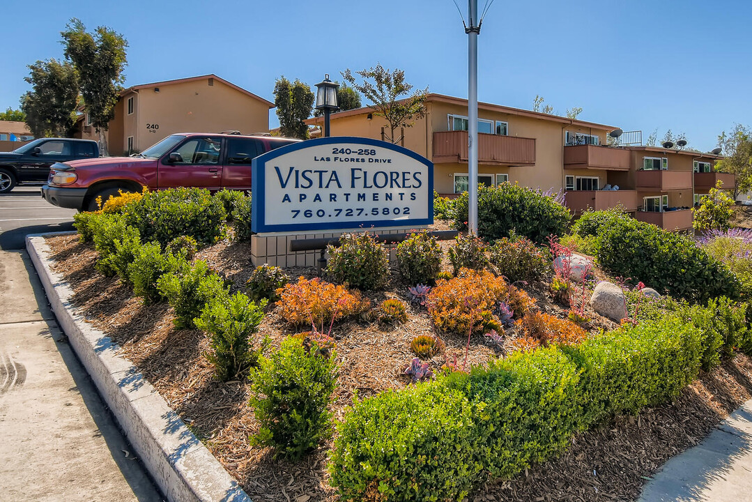 Vista Flores Apartments in San Marcos, CA - Foto de edificio