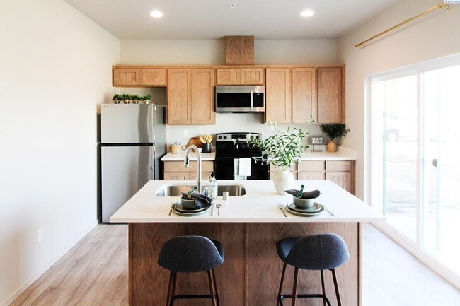 property at 1200 N 8th Ave
